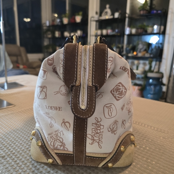 Loewe - Picture 10 of 15